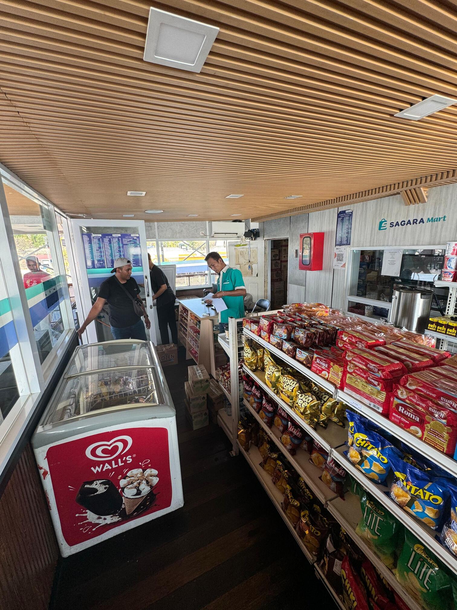 Sagara Mart: Menyediakan Kebutuhan Pokok di Kapal dan Daratan